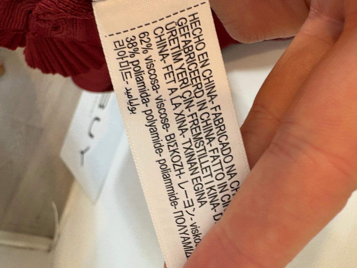 MASSIMO DUTTI. Vestido midi burdeo. T XS