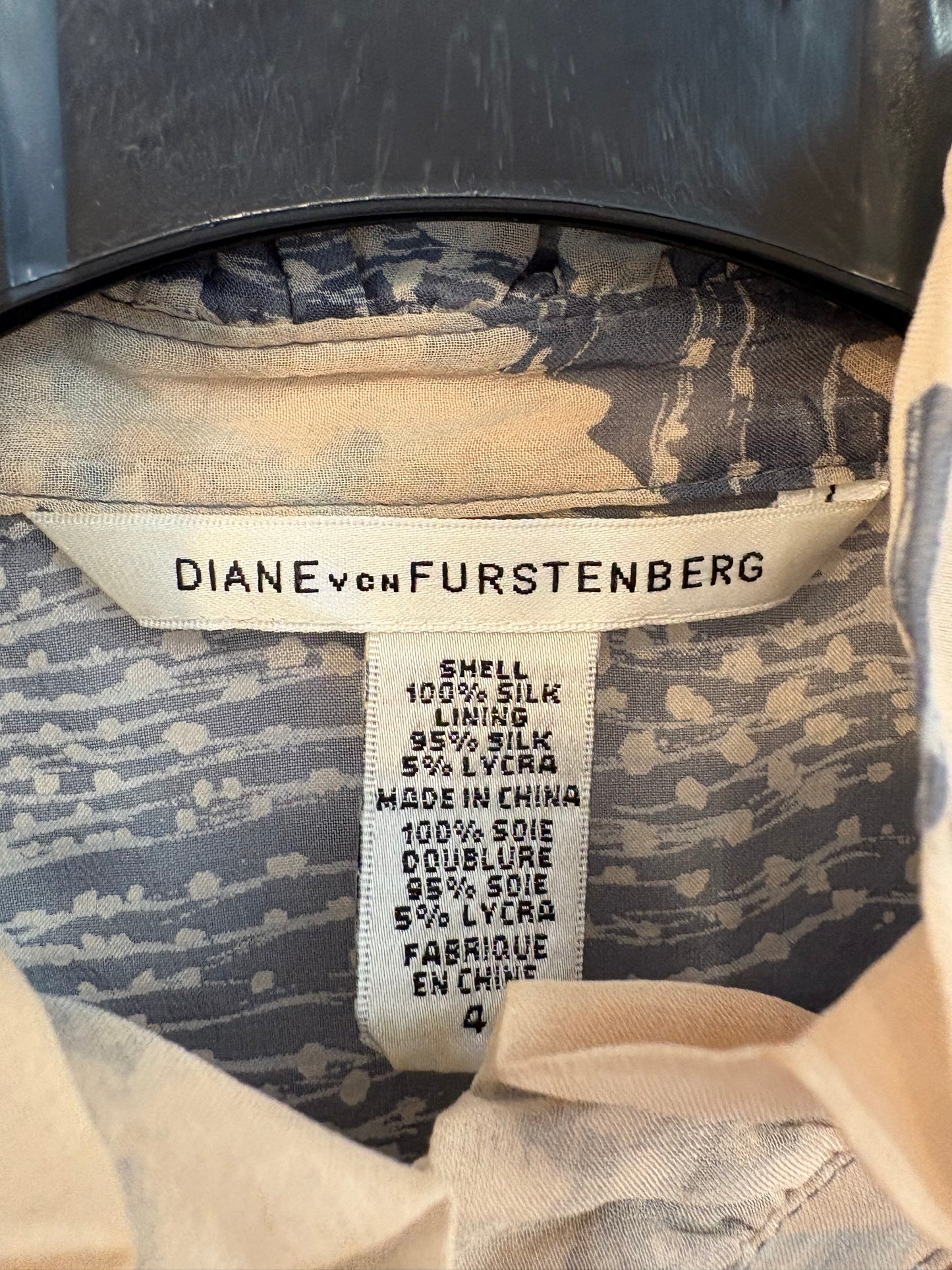 DIANE VON  FURSTENBERG. Blusa seda estampada