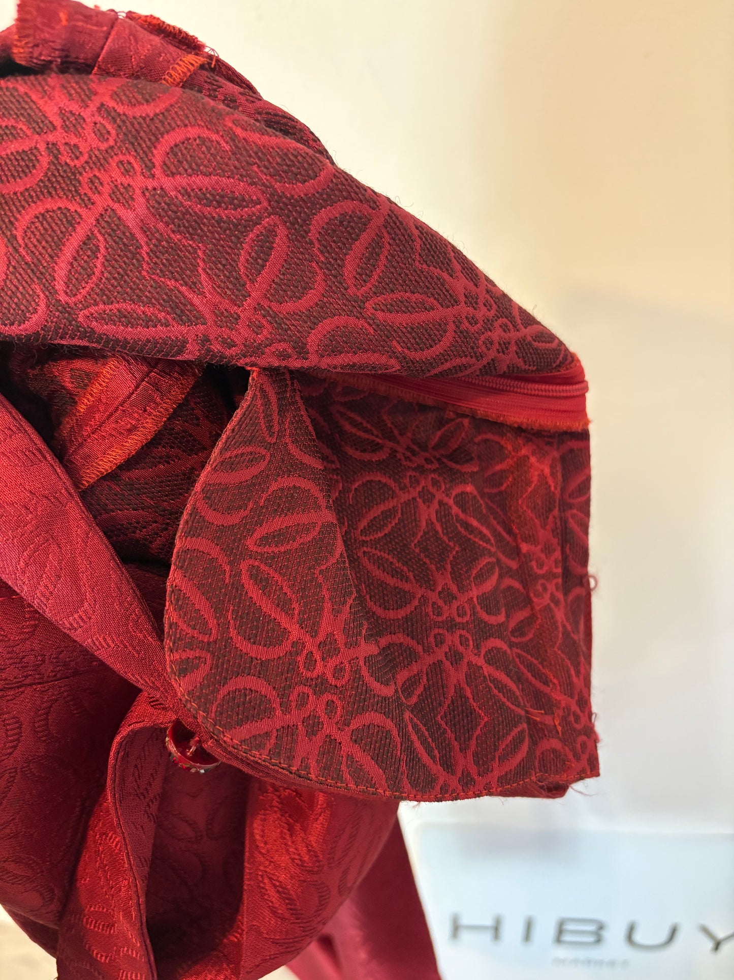 LOEWE. Pantalón pinzas burdeos anagrama