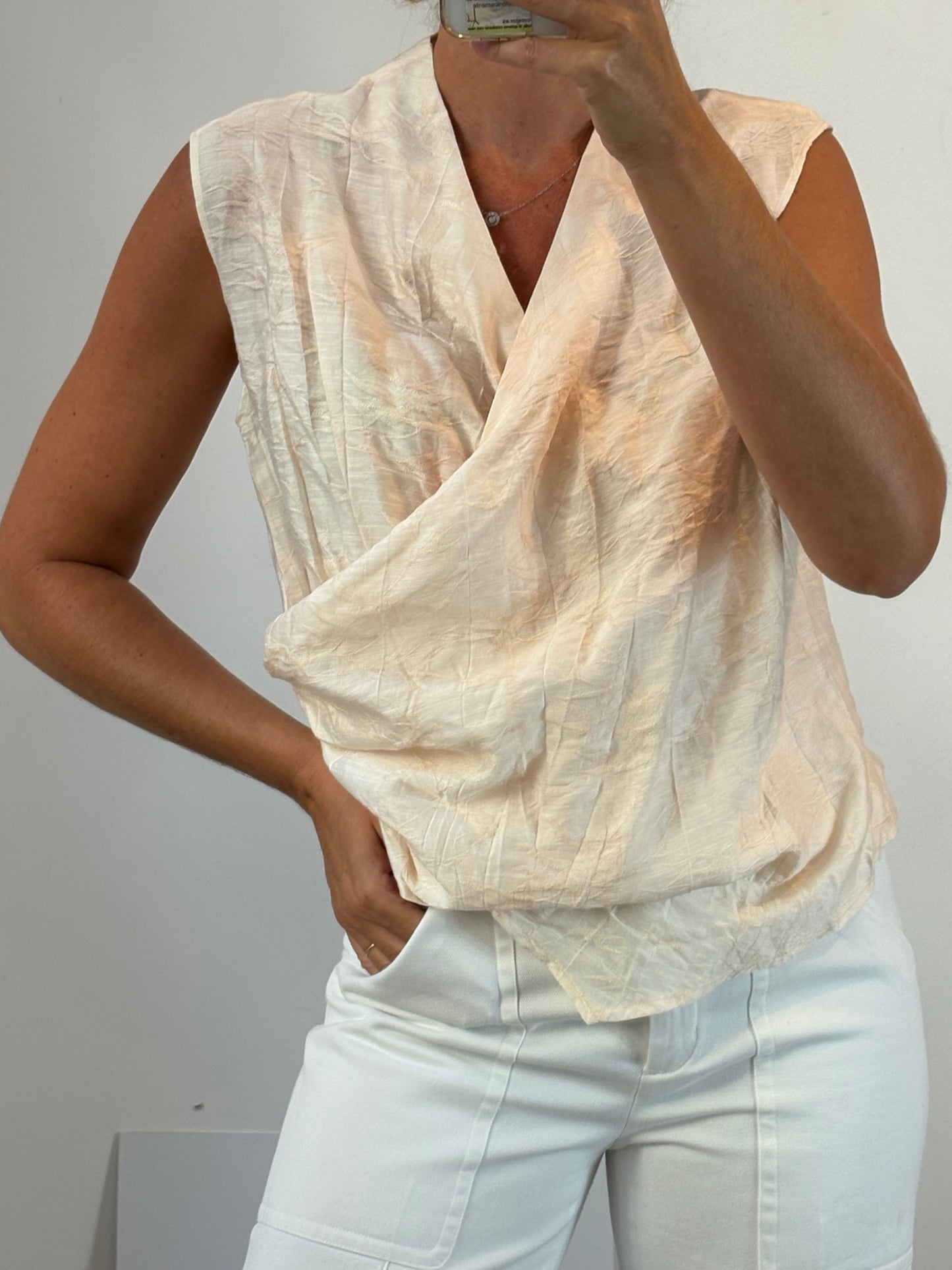 INTROPY. Light pink blouse texture. TM