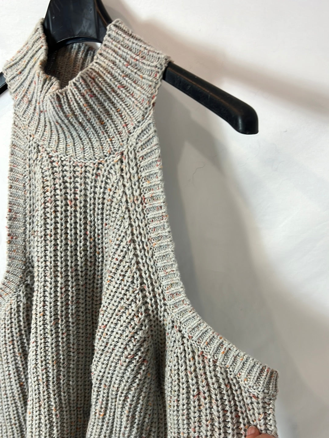 TULAROSA. Gray Ts shoulder sweater