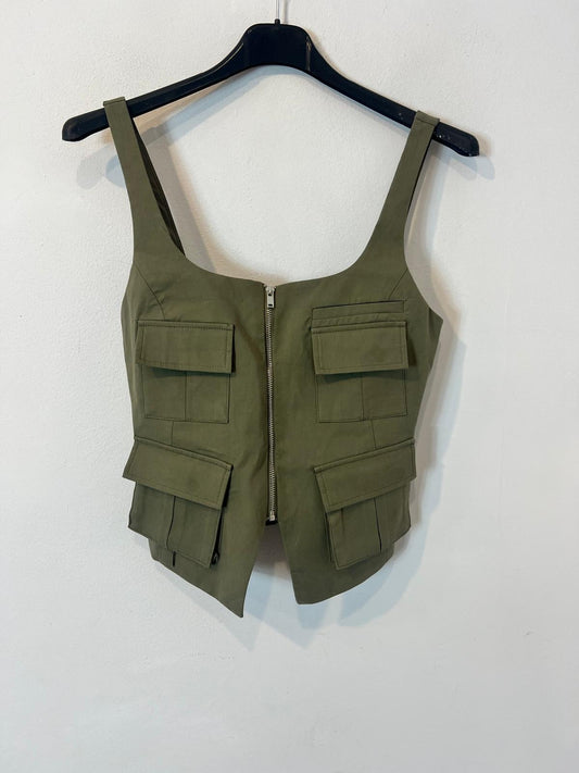 ZARA. Top verde cremallera bolsillos