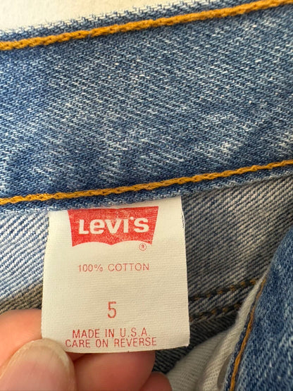LEVI’S . Denim vintage abotonado lavado medio