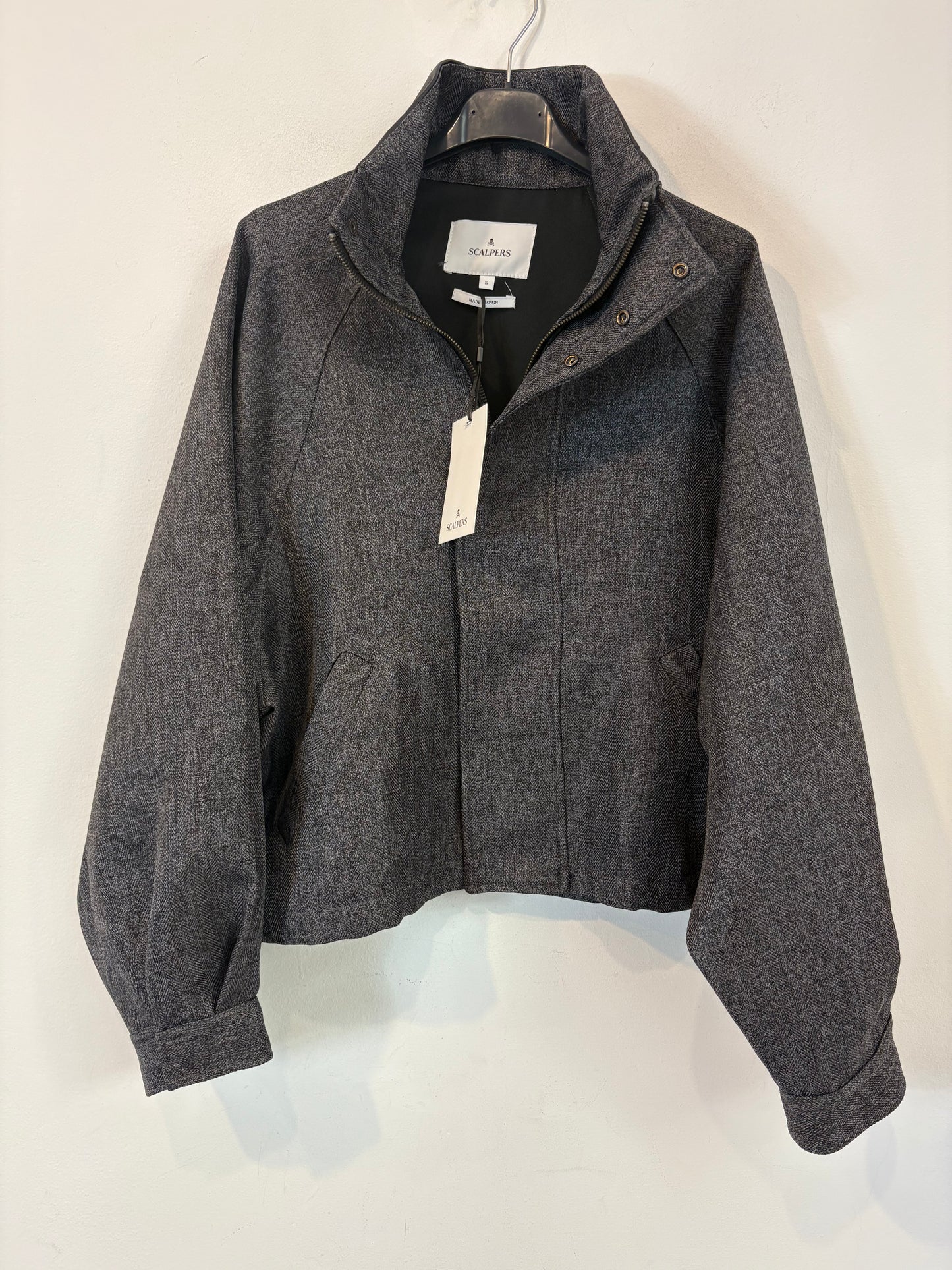 SCALPERS. Chaqueta bomber cuello contraste