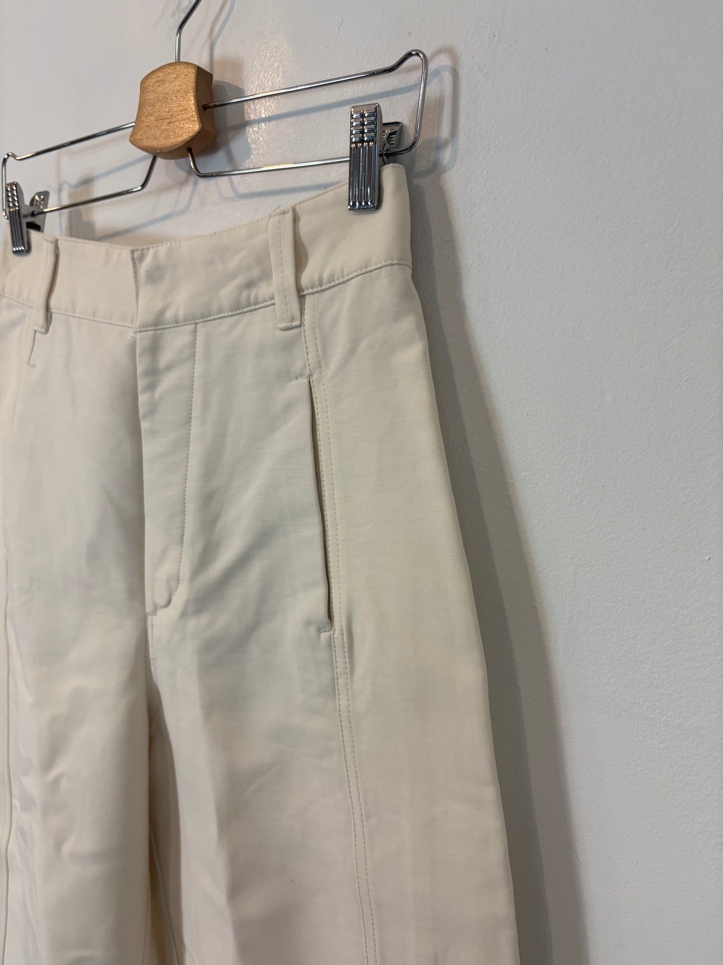 ZARA. Pantalón beige costura. T XS