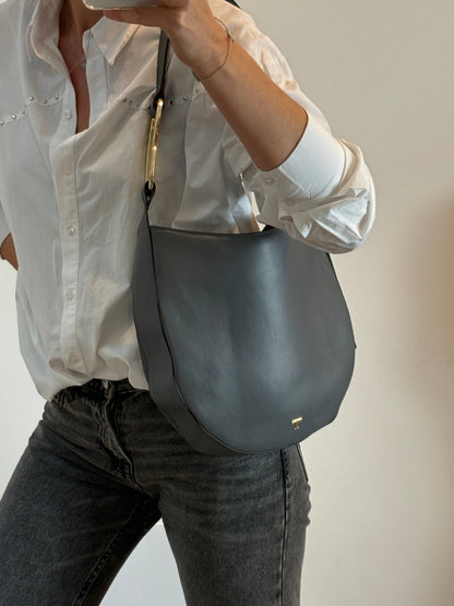 LATOUCHE. Bolso mediano piel plomo