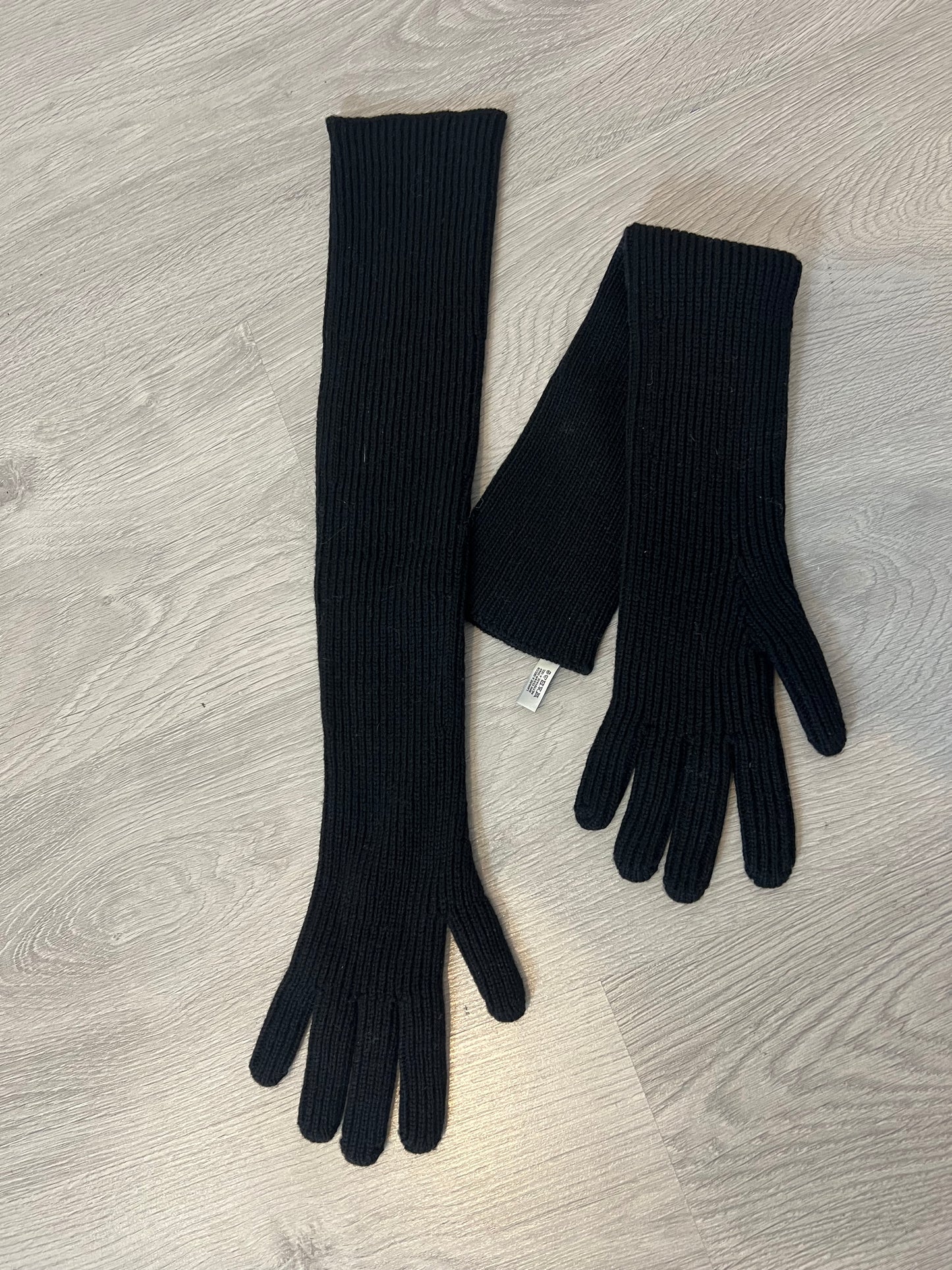 STELLA McCARTNEY. Guantes negro punto