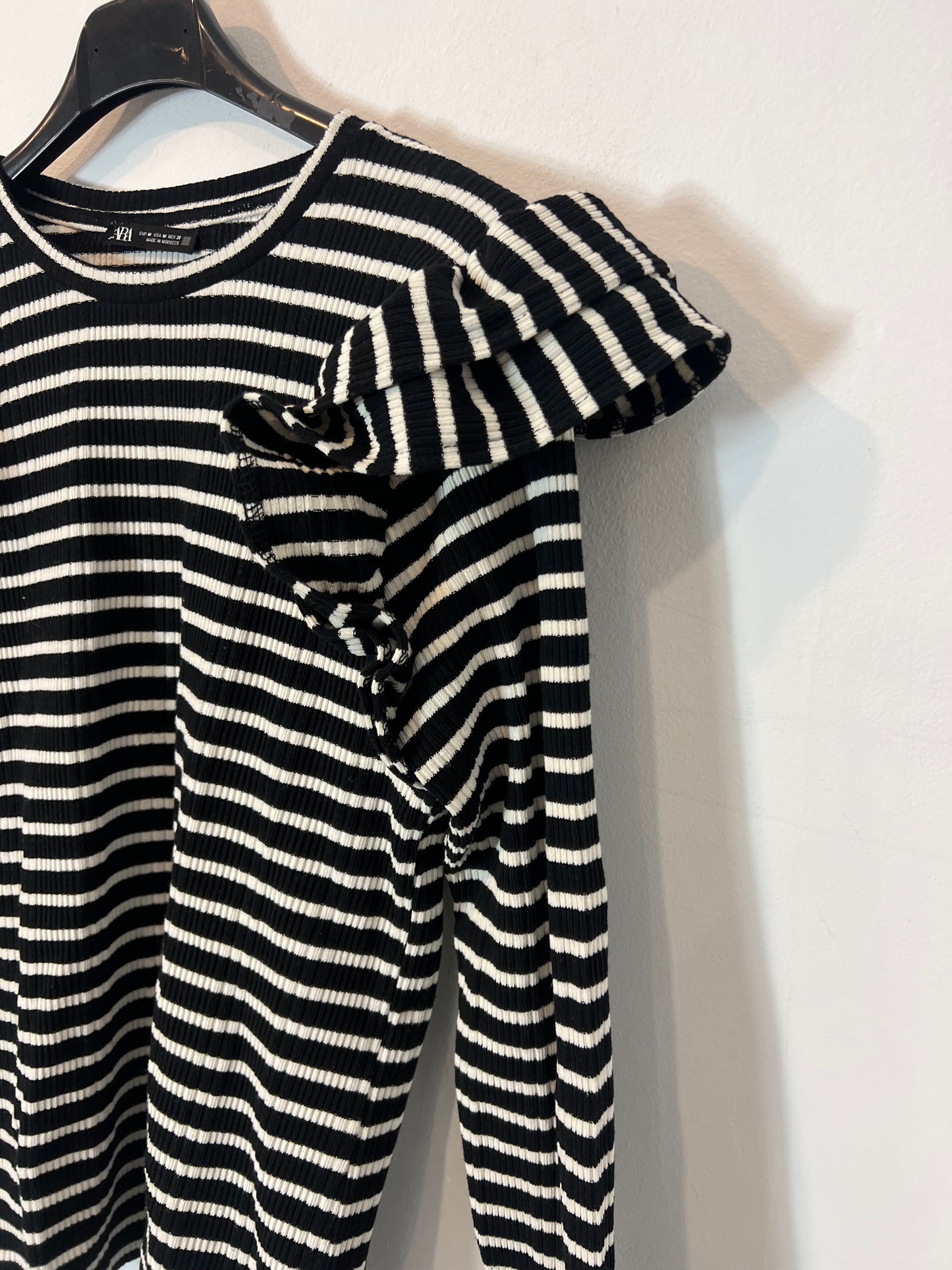 ZARA. Top canalé rayas detalle hombros. T M