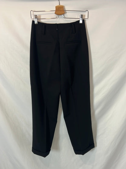 ZARA. Black pleated trousers with hem S.xs