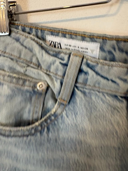 ZARA. Pantalón denim ancho