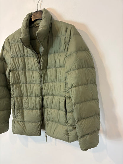 UNIQLO. Chaqueta verde claro ultraligera