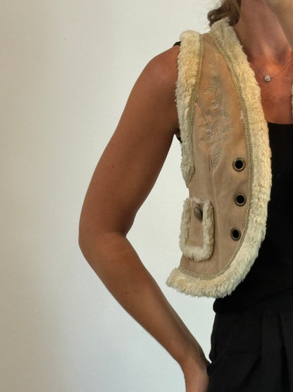 PEPE JEANS. Embroidered faux leather vest. TM