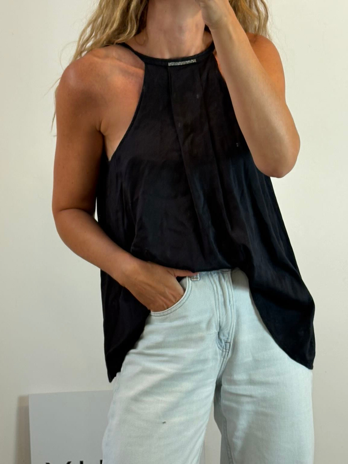 LA PERLA- Top negro con seda detalle cuello