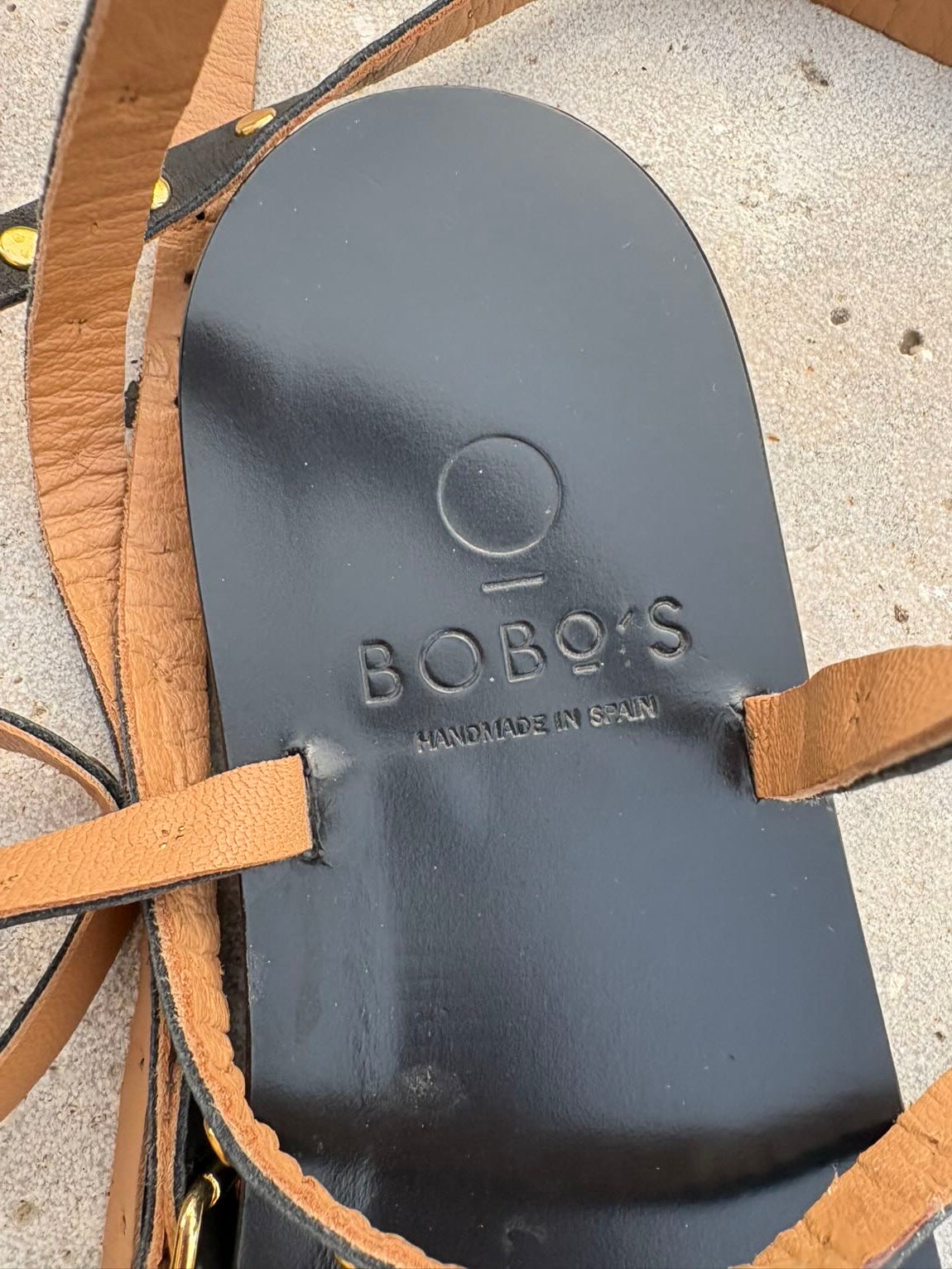 Quiero unas BOBO´S. Sandalia plana Milos negra. T 39
