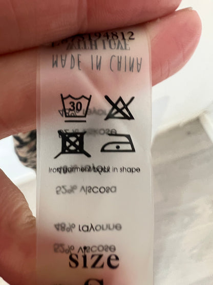 LOVE STORIES. kimono negro reversible/estrellas T.s