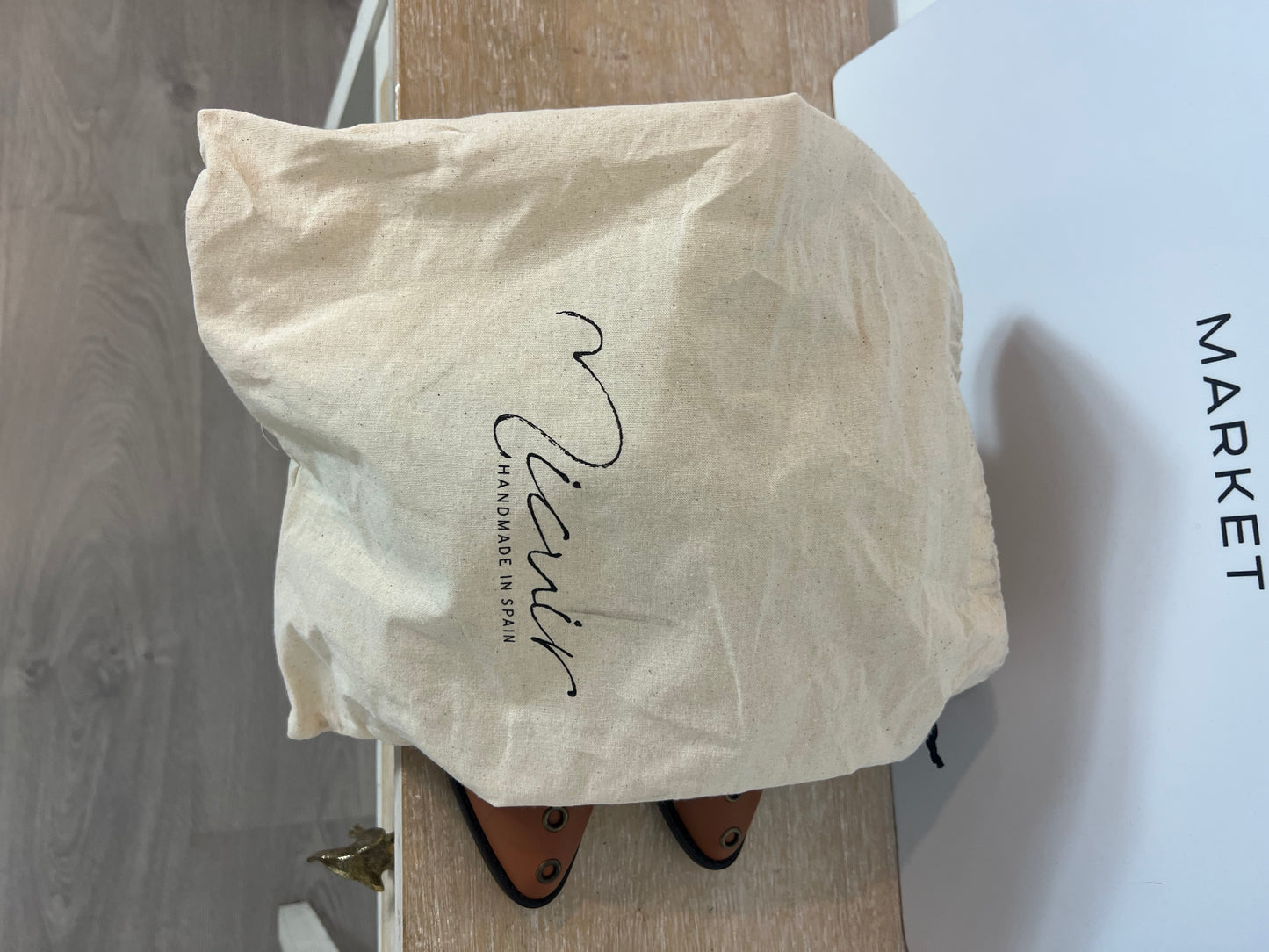 MICUIR. Botines camel tachuelas T.38