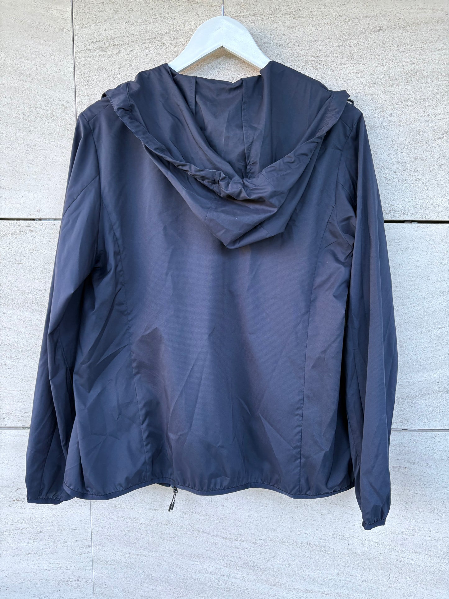 UNIQLO. Navy blue pocketable windbreaker. TL