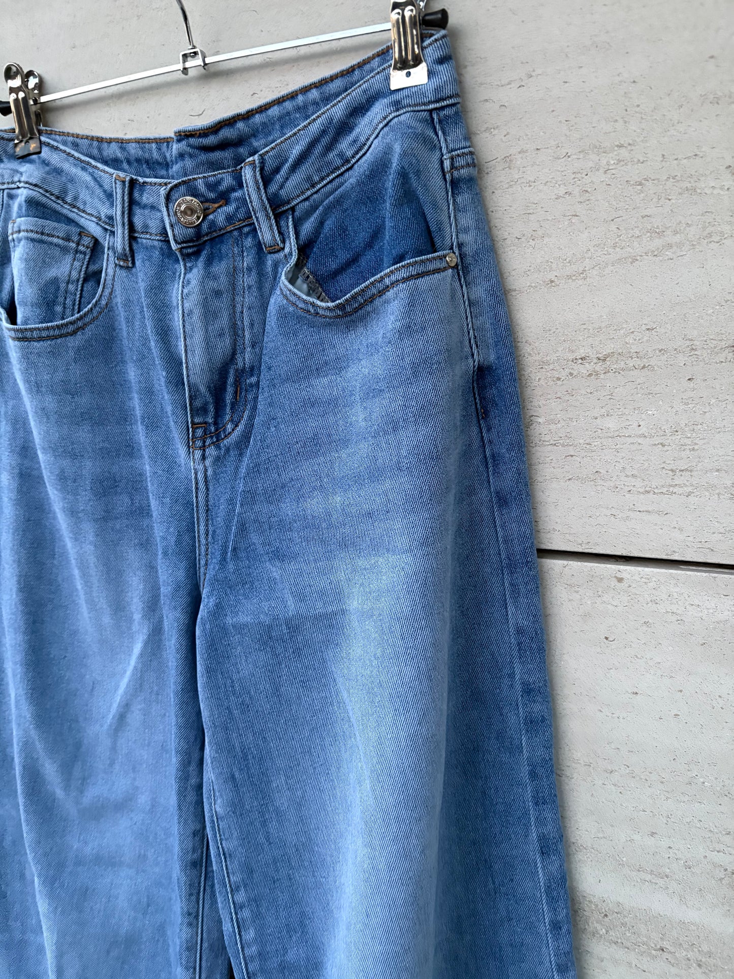 OTRAS. Denim ligero pata ancha