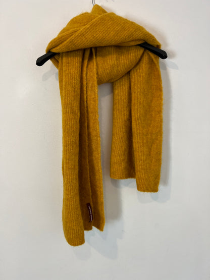 UNIQLO. Bufanda mostaza