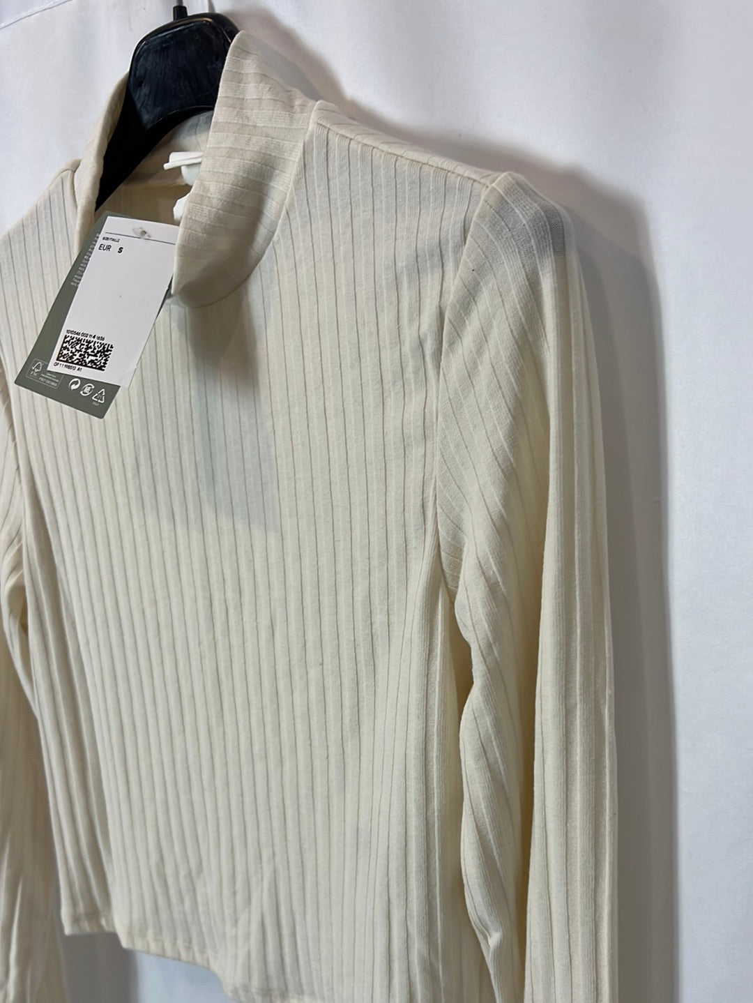 H&amp;M. Ribbed beige top Ts