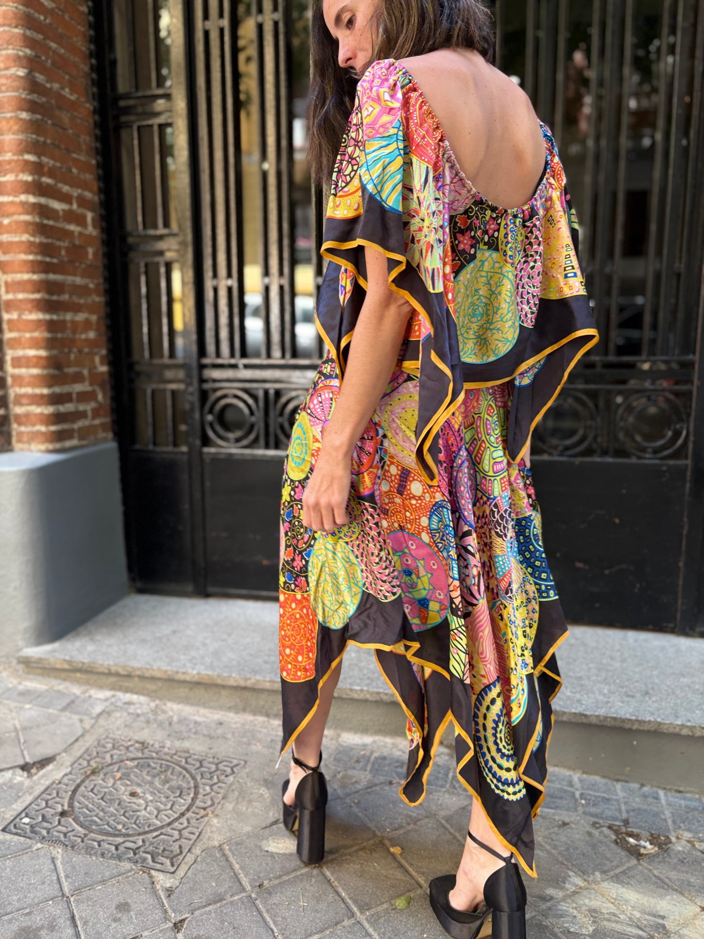 ZAITEGUI. Total look top y falda seda T.s/m