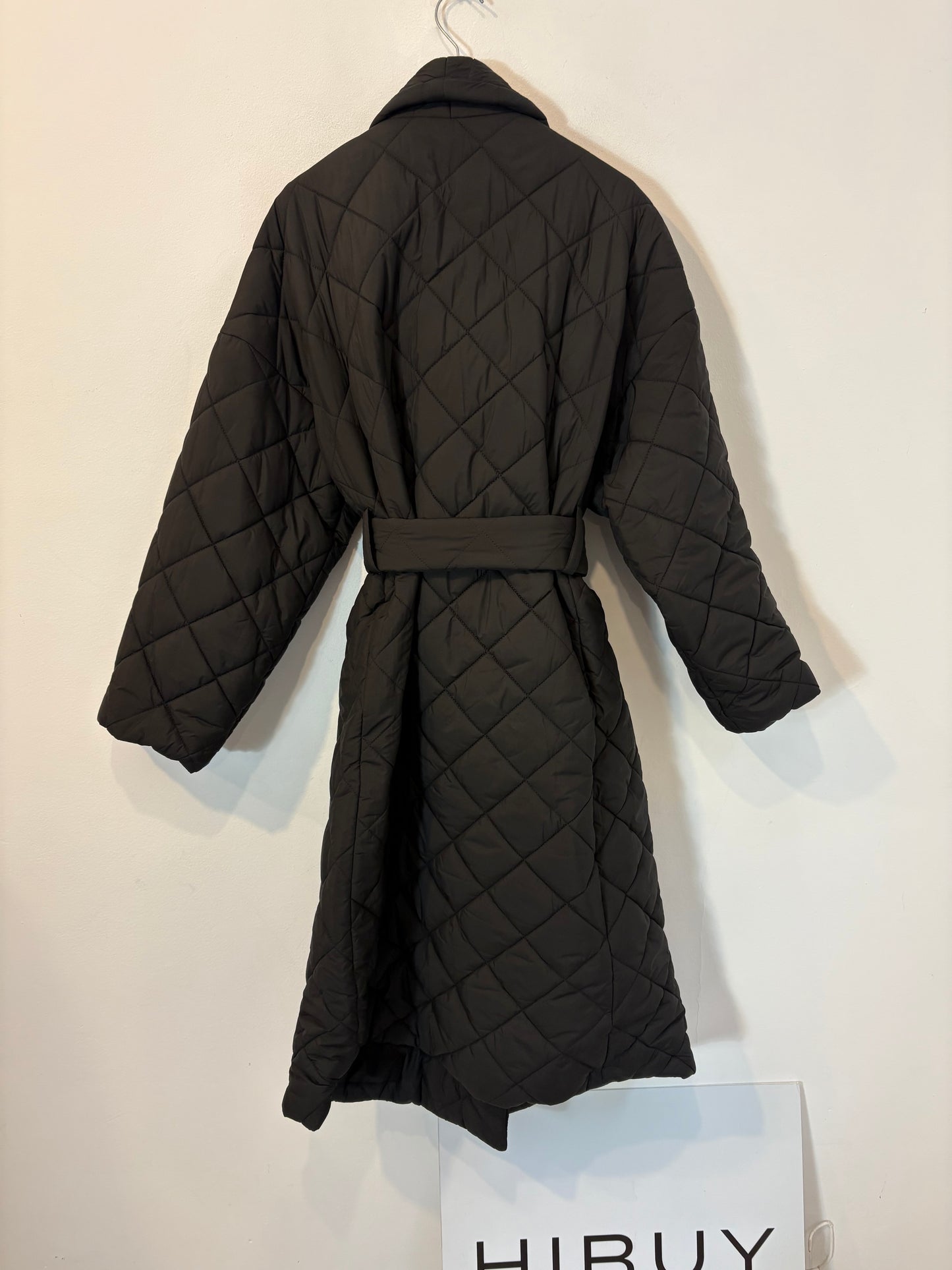 MANGO. Abrigo acolchado negro