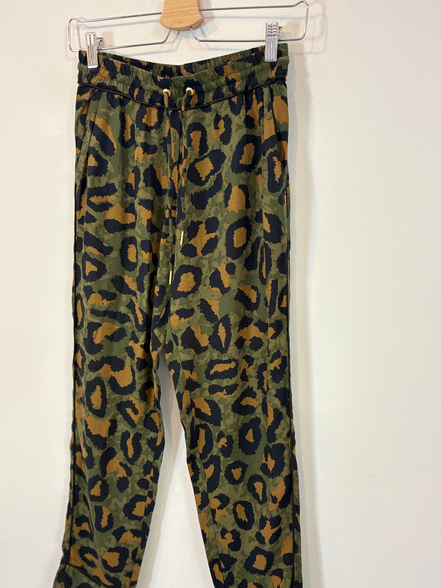 ZADIG & VOLTAIRE. Pantalón verde fluido camo