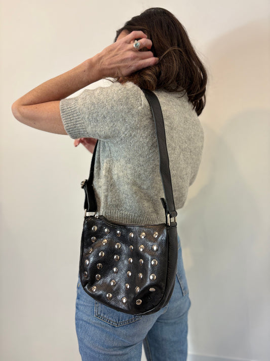 MICUIR. Bolso negro tachas