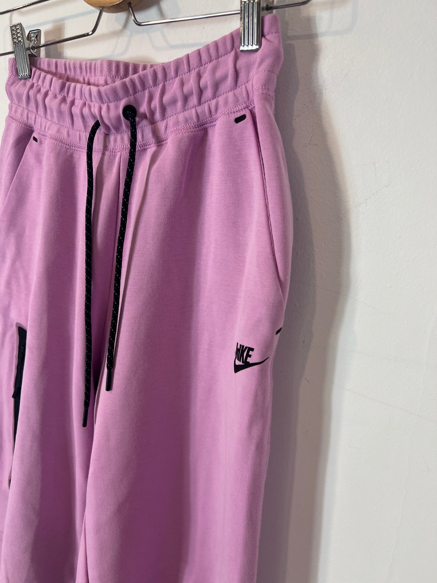 NIKE. Conjunto sudadera y pantalón felpa. T XS