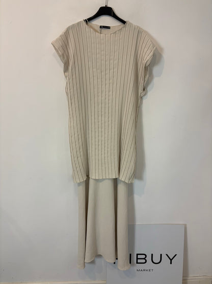 ZARA. Vestido midi plisado en crudo
