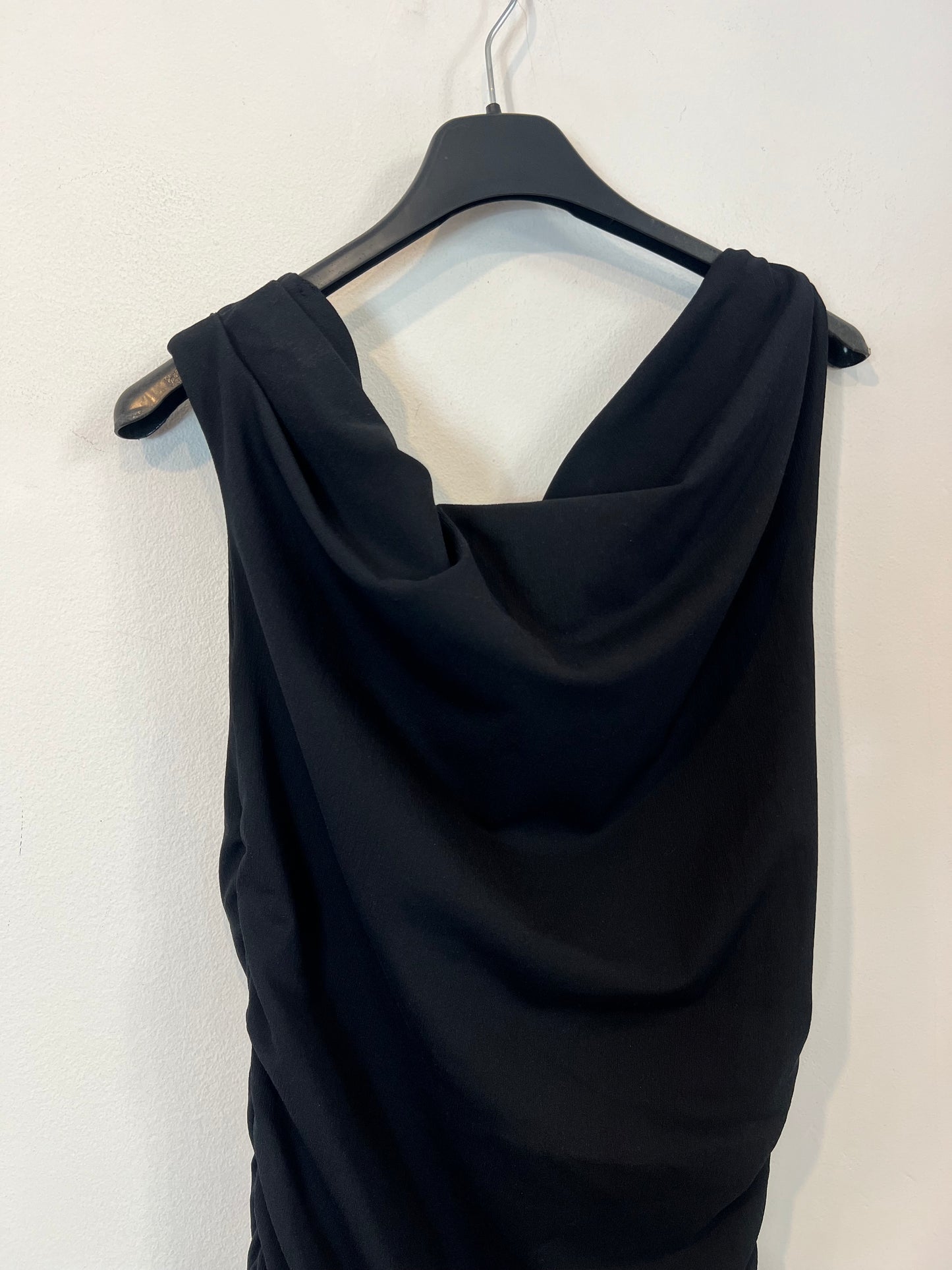 ZARA. Vestido negro fruncido