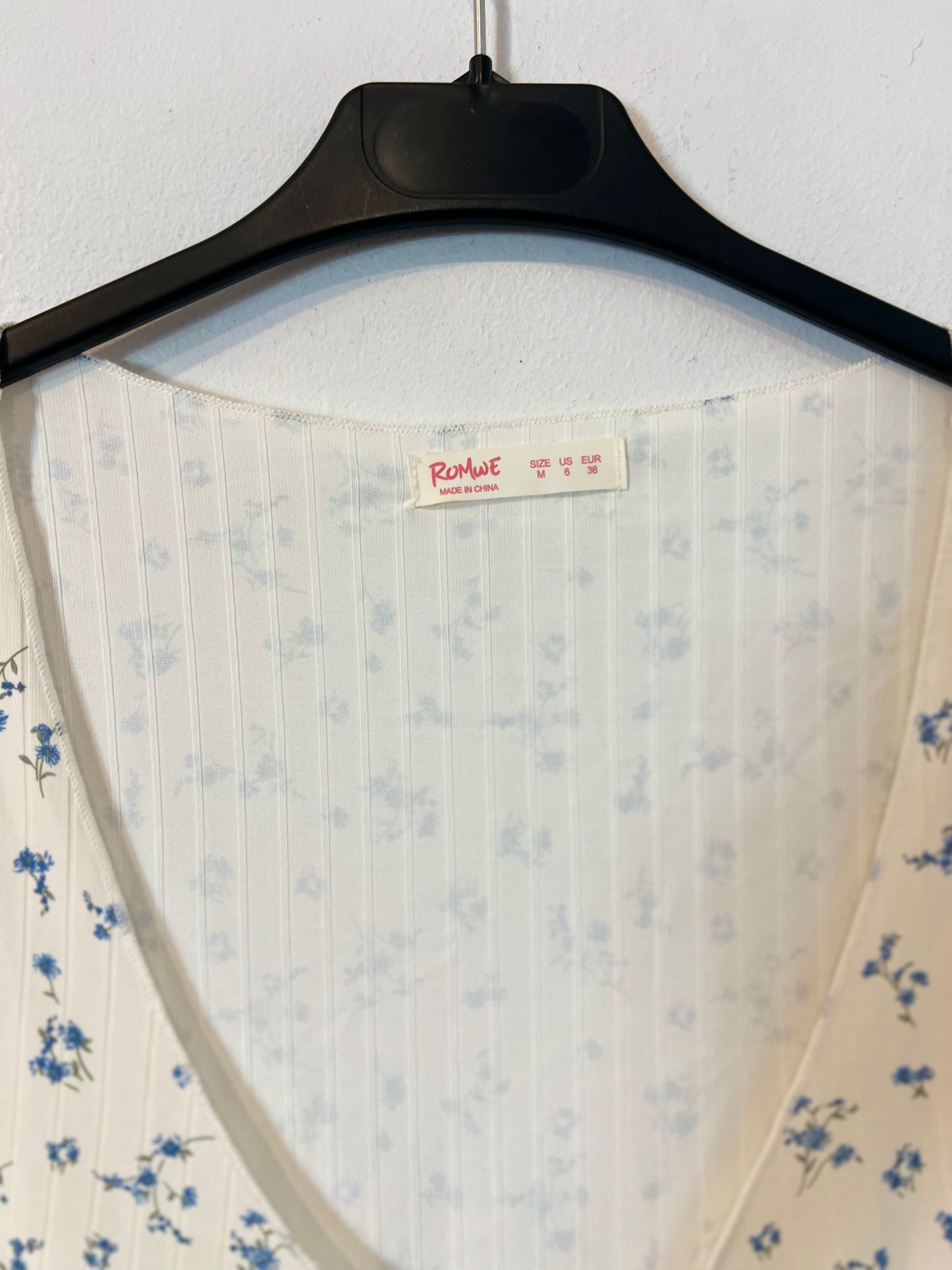 ROMWE.top beige flores T. M