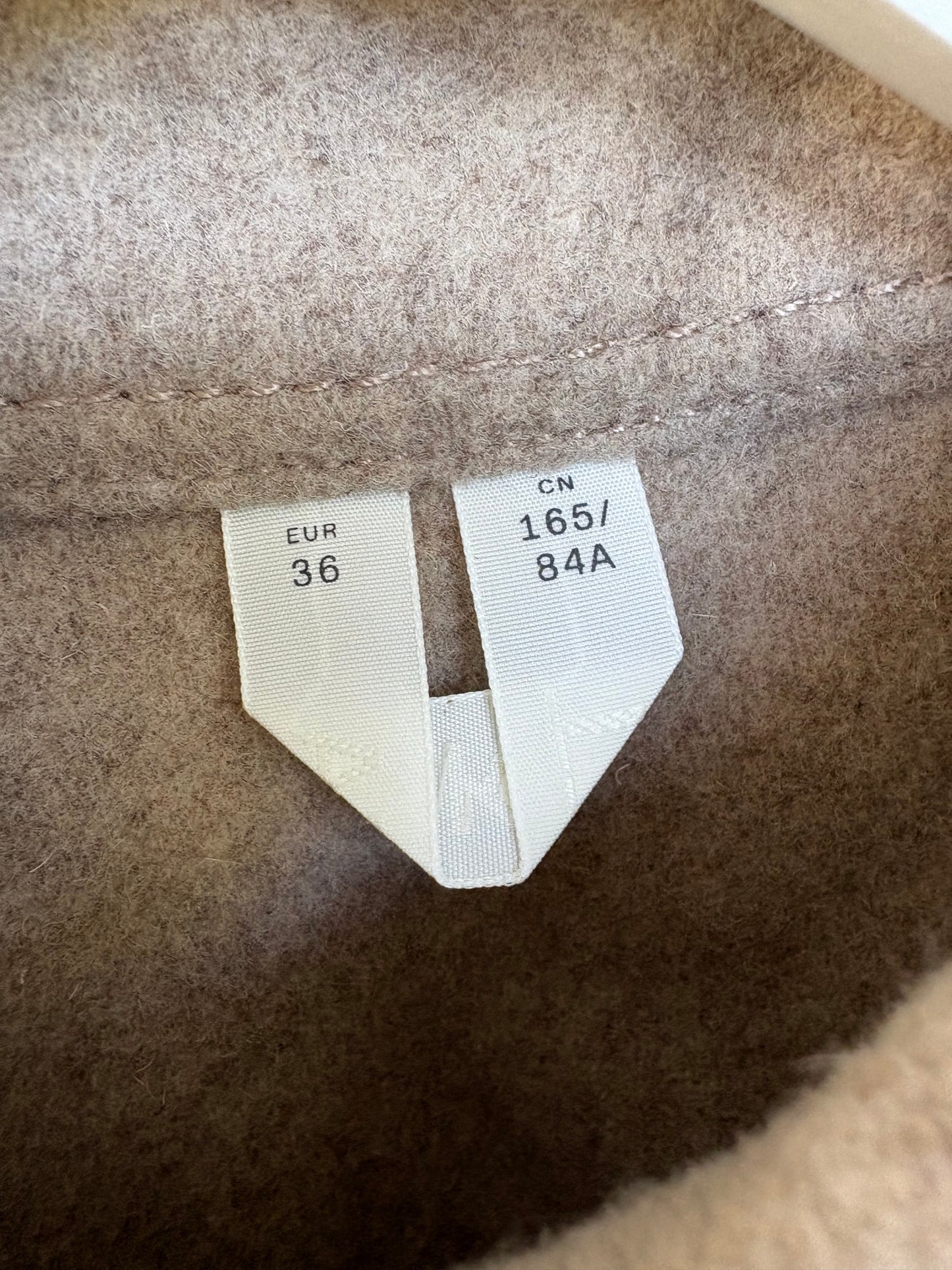 ARKET. Sobrecamisa lana bolsillos. T 36