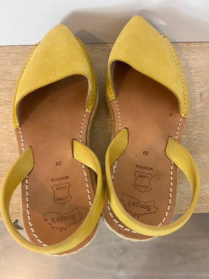 IILONGA´S . Menorquina piel mostaza. T 39