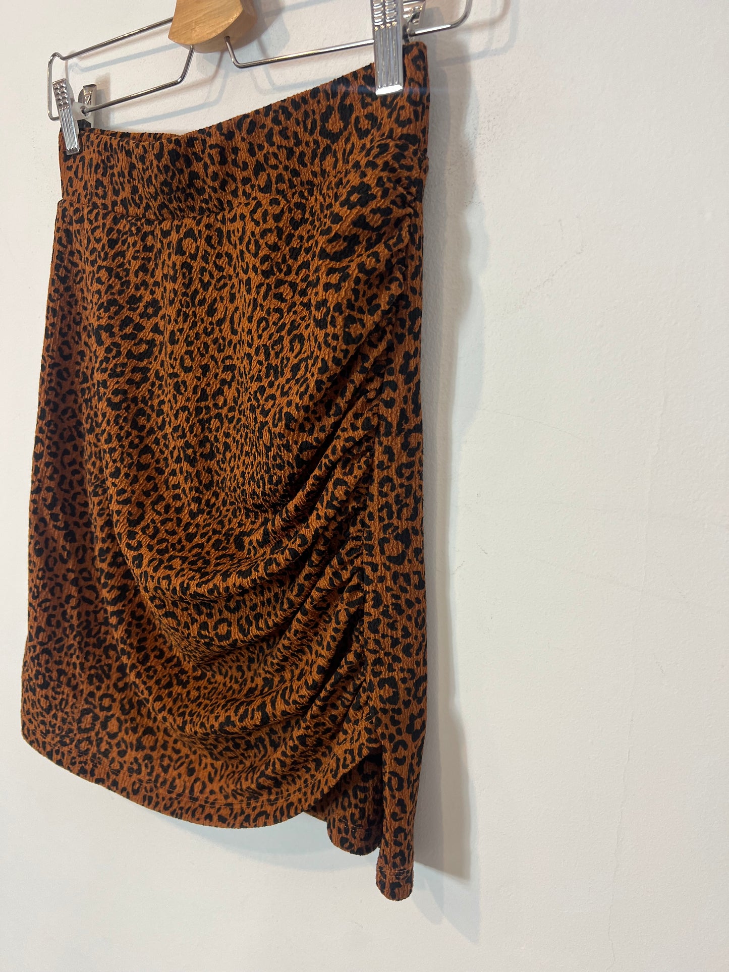 STRADIVARIUS. Short elastic animal print skirt. TM