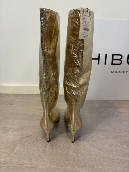 ZARA. Botas altas metalizadas