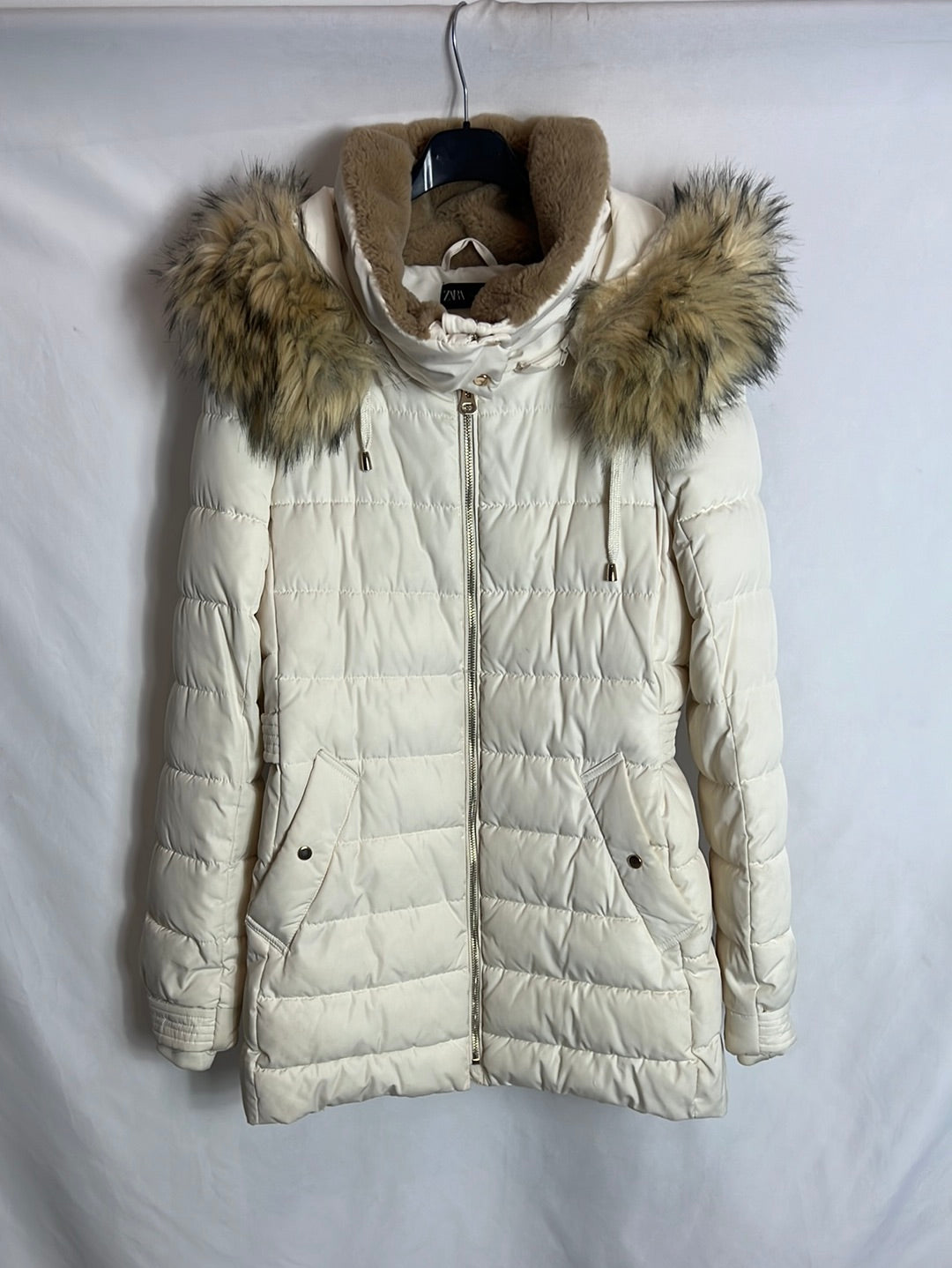 ZARA. Light beige down hood. TM