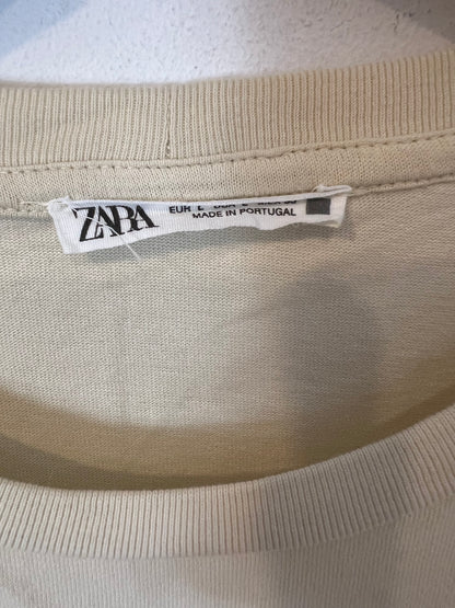 ZARA. Camiseta beige hombreras. T L