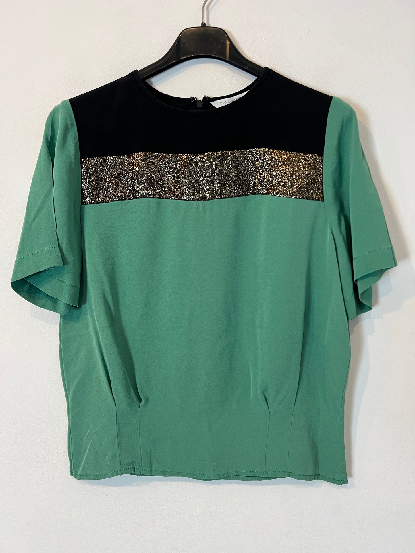 DIANE VON FURSTENBERG. Tricolor silk top. T.S.