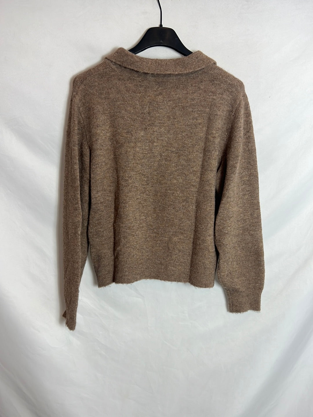 ZARA. Jersey marrón estilo polero. T M