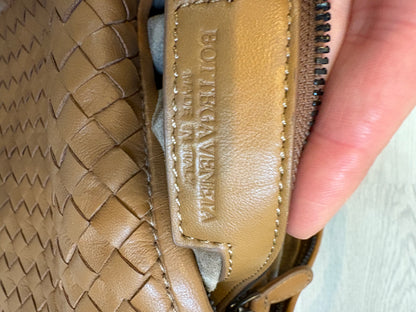 BOTTEGA VENETA. Bolso de hombro piel trenzada