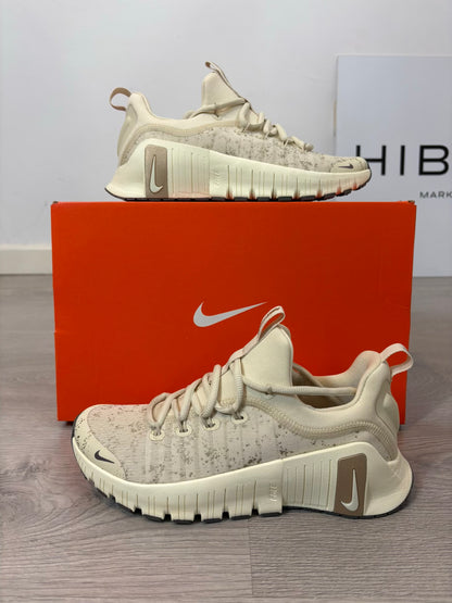 NIKE. Zapatillas depotivas en beige. T 38