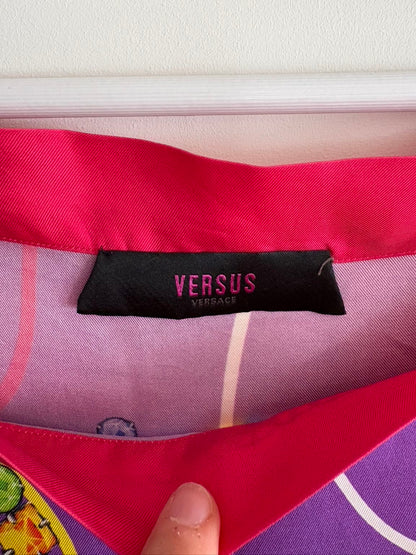 VERSUS VERSACE. Vestido corto seda estampado
