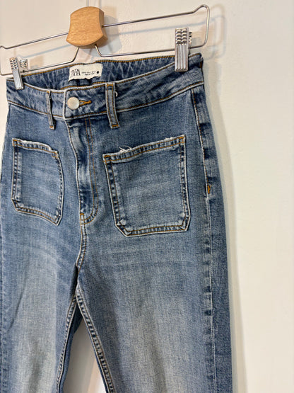 ZARA. Pantalón denim recto. T 36