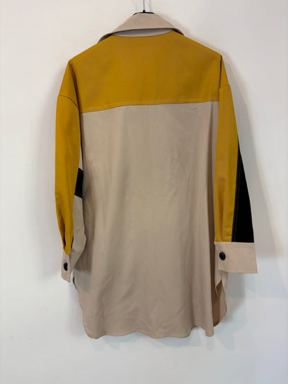 HIGH LENGTH FAN. Tricolor shirt with pockets. TM/L