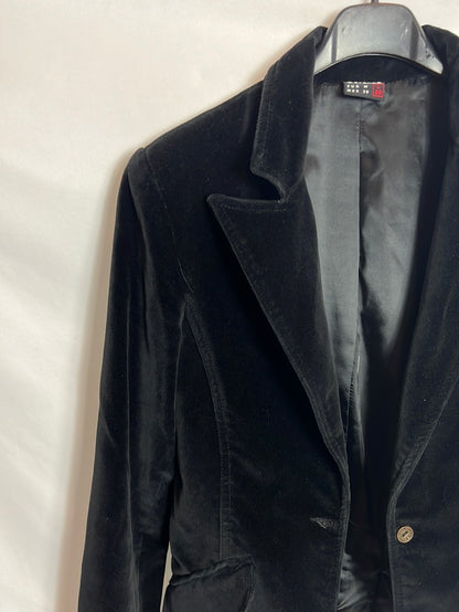 BERSHKA. Blazer negra terciopelo. T M