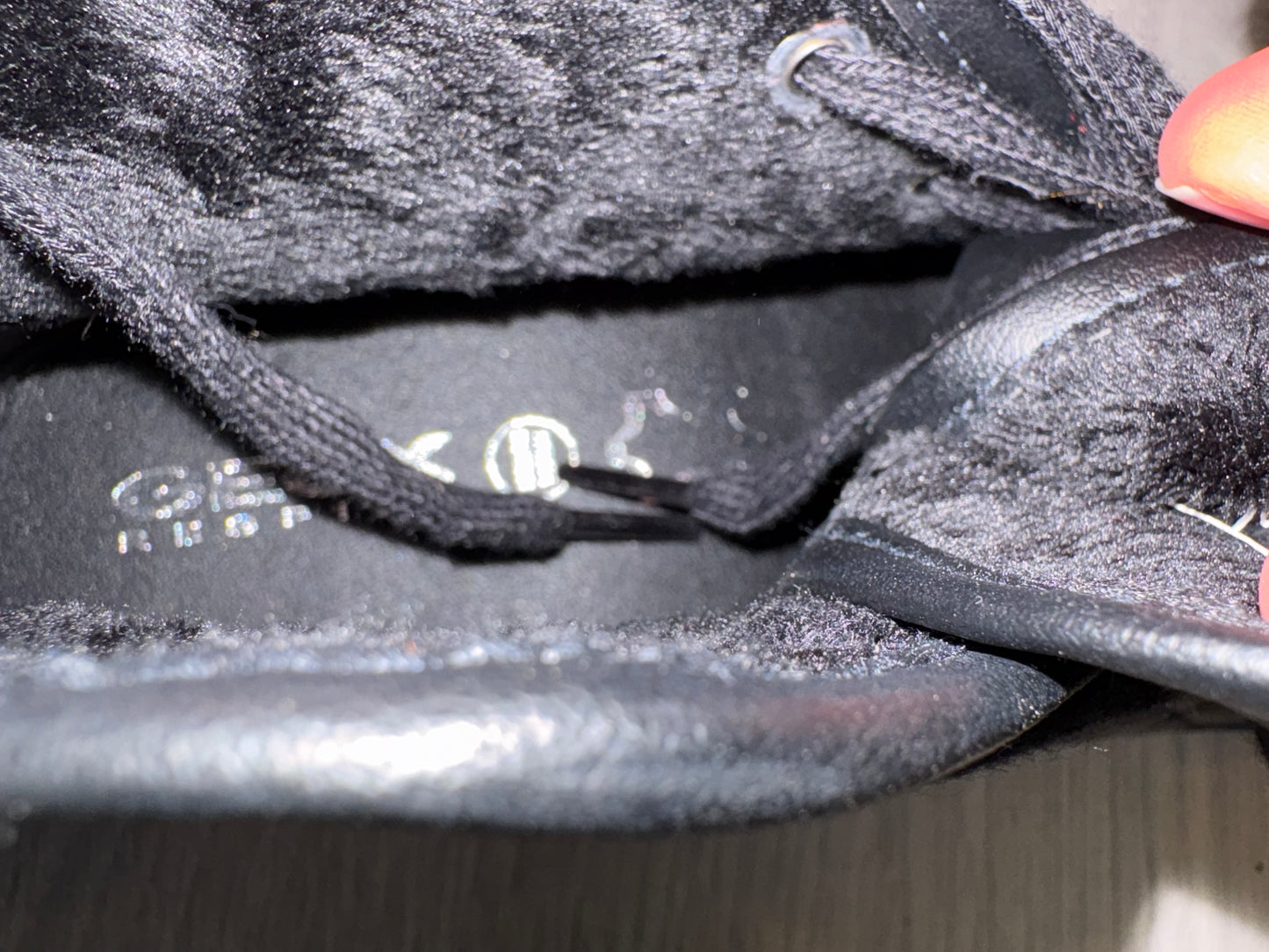 GEOX. Botines textura con tachuelas