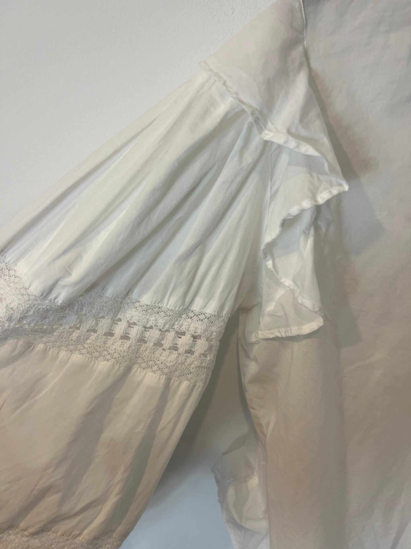 THE NEW SOCIETY. White lace blouse. TL