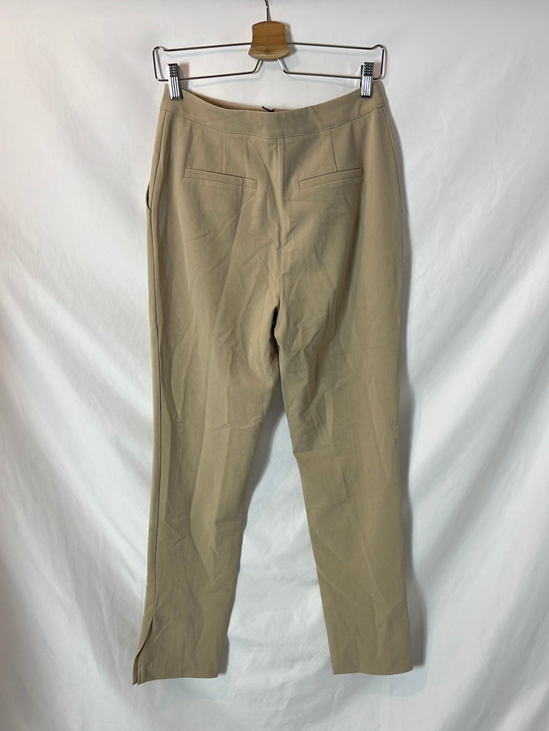 NA-KD. Pantalón beige costura T.36