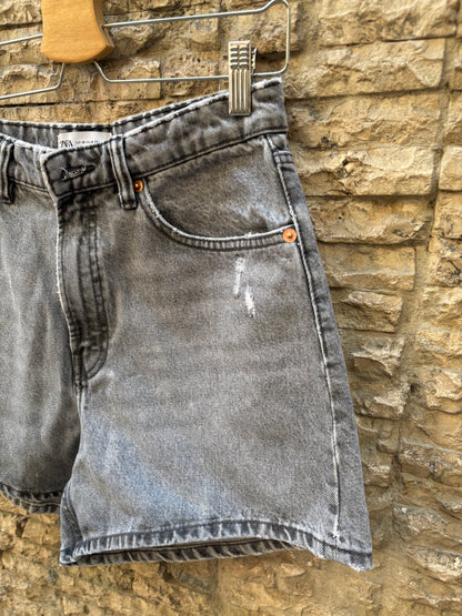ZARA. Denim short gris. T 38